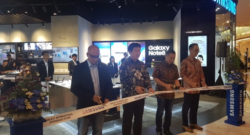 samsung-galaxy-international-experience-store-513x278.jpg?token=48f898c3193aa7899cb129f20d8f4fa9