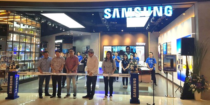 samsung-experience-store-hadir-di-summarecon-mall.jpg