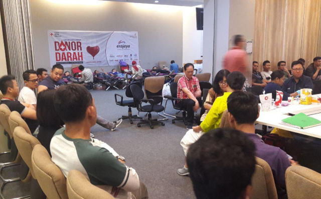 9-release-donor-darah-erajaya-group-2017-3-640x398.jpg?token=420d195f64259290fe5871ad1ac17d42