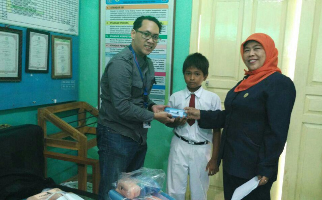 2-release-penyerahan-kacamata-sdn-angke-13-februar-640x398.jpg?token=1b80d2ab9420470b1f4219a6a923b0a7