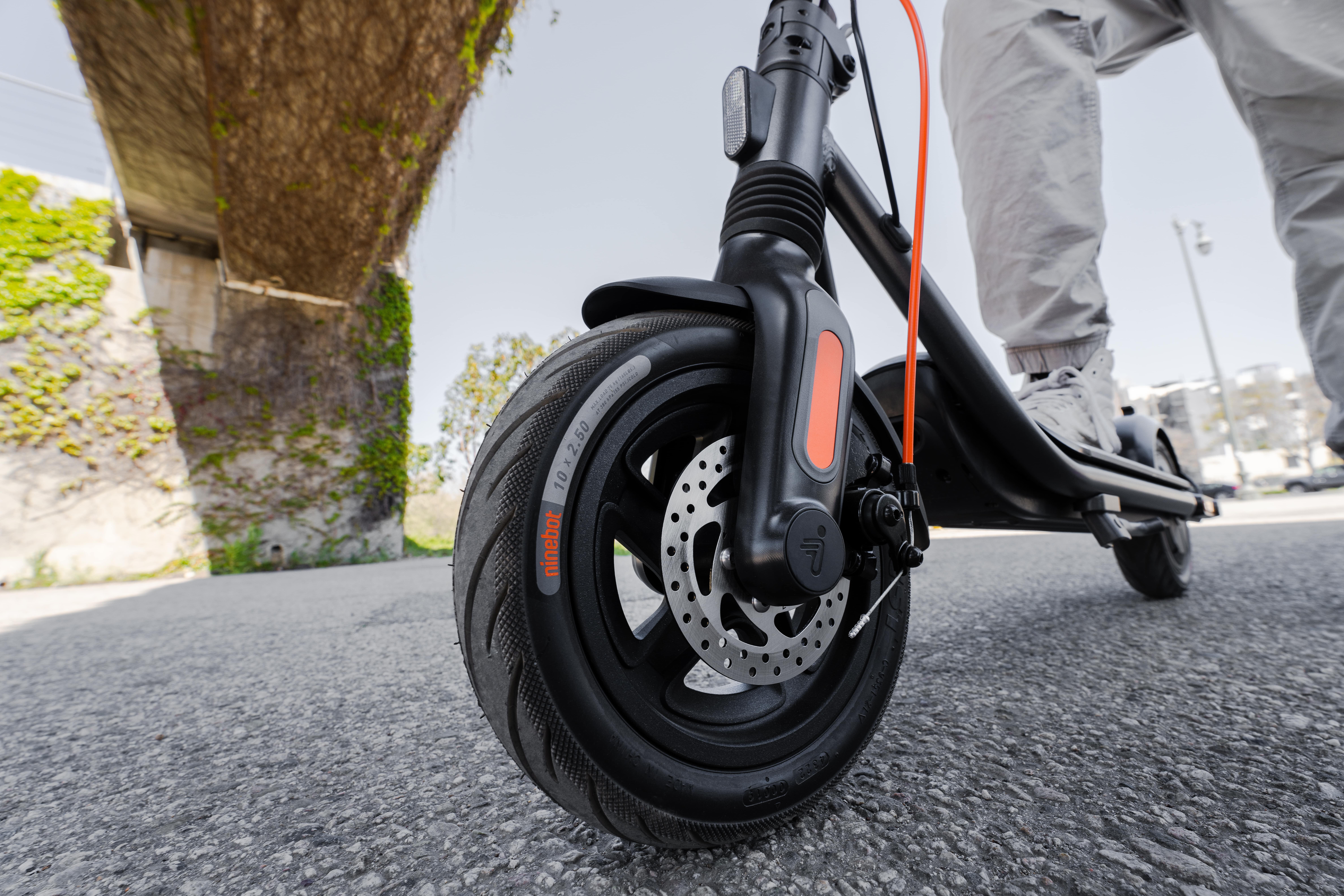 ninebot-kickscooter-f2.jpg