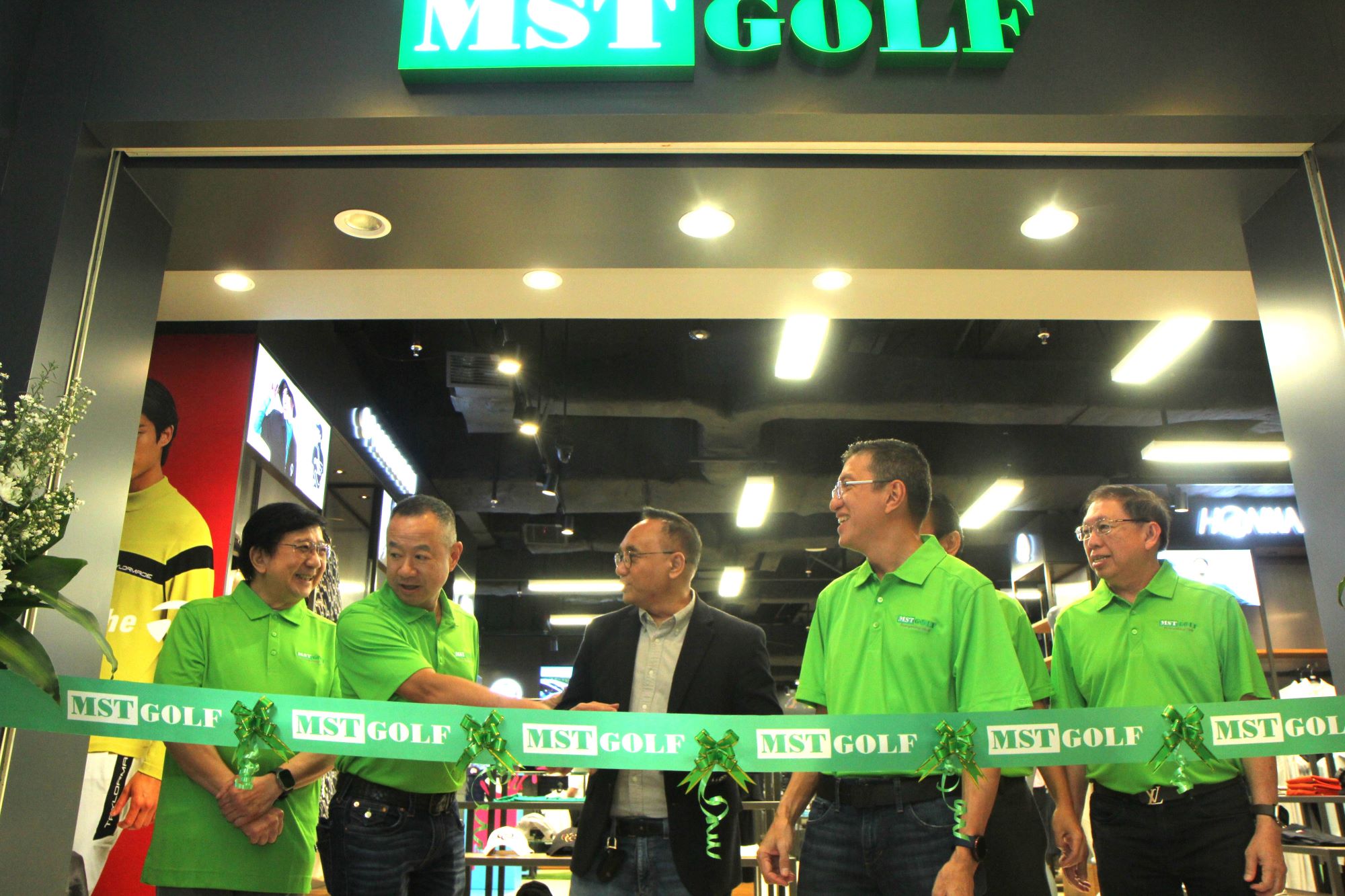 pembukaan-mst-golf-super-store-pim-1-lowres.jpg