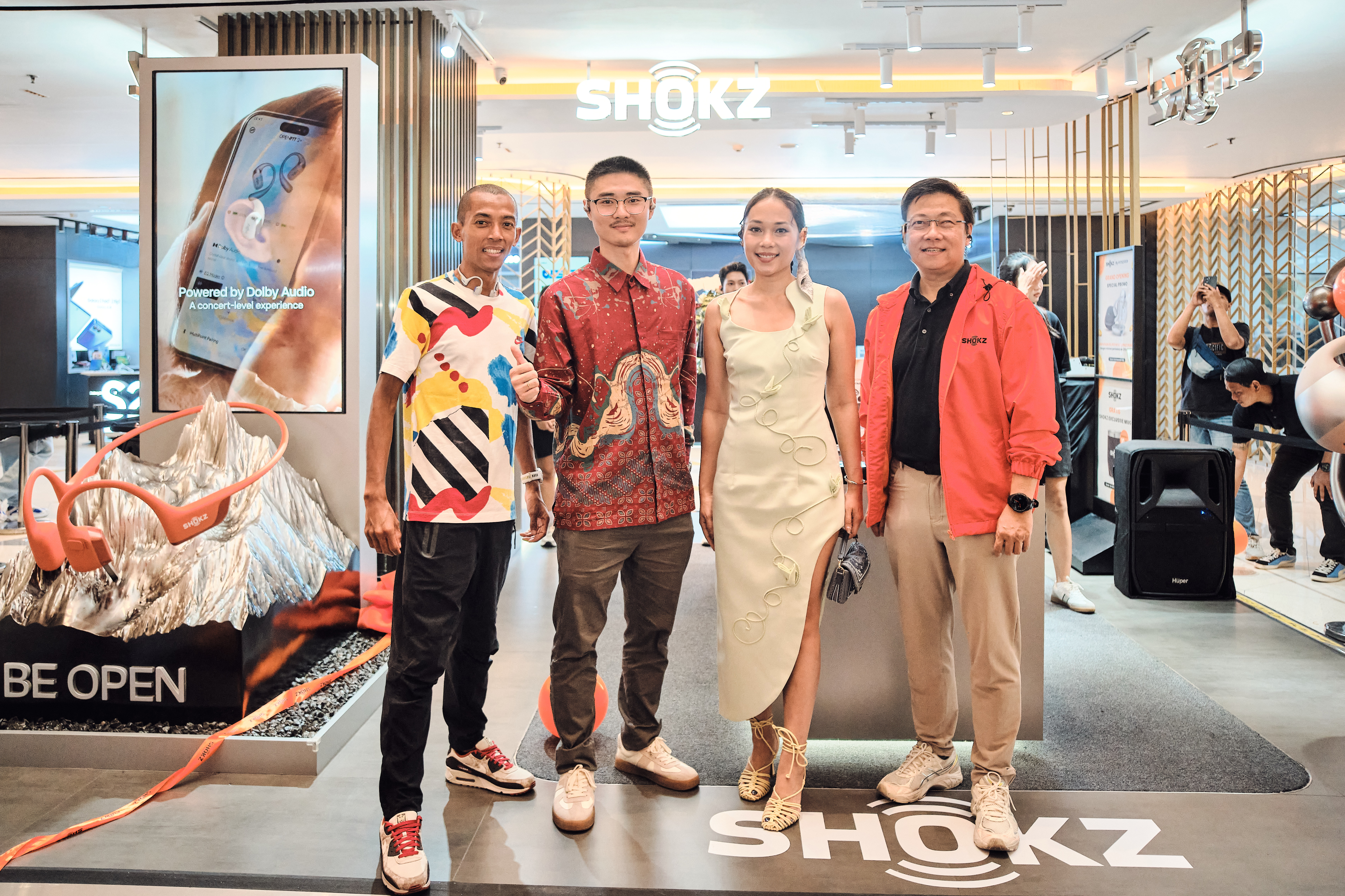 grand-opening-monobrand-store-shokz.jpg